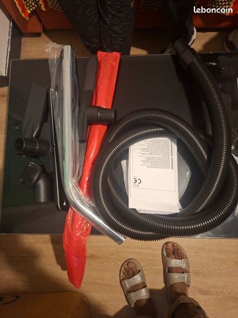 Aspirateur eaux et pussieres