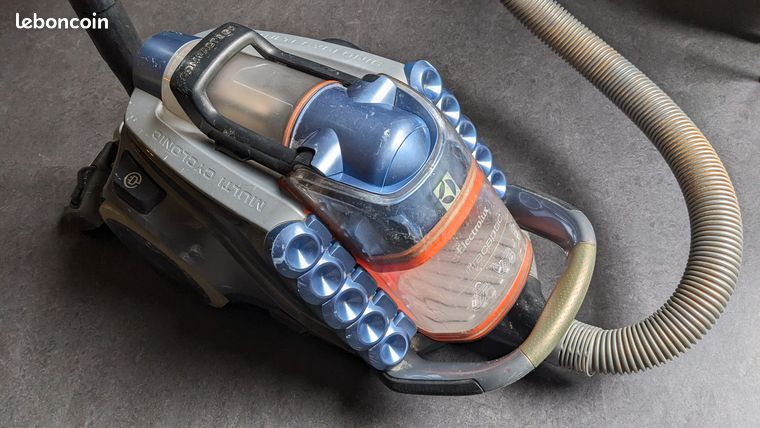 Aspirateur Electrolux ultracaptic sans sac