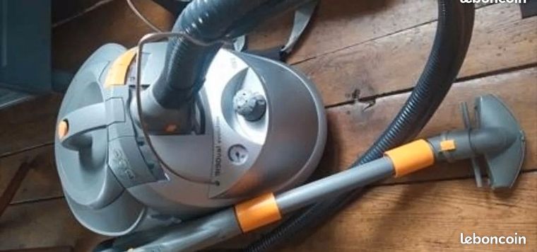 Aspirateur nettoyeur vapeur Unitekno En bon état Avec sa valise et accessoires