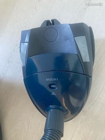 Aspirateur petit et pratique à prendre sur place