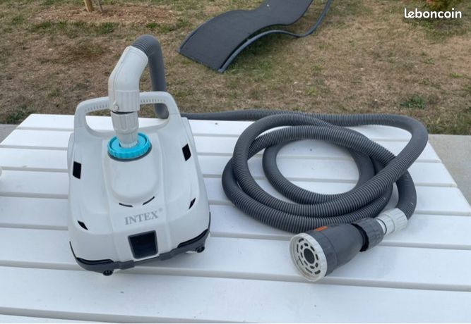 Aspirateur robot pour piscine