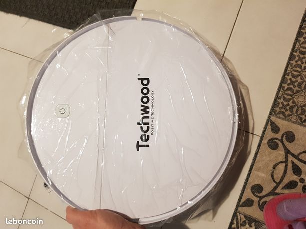 Aspirateur robot techwood