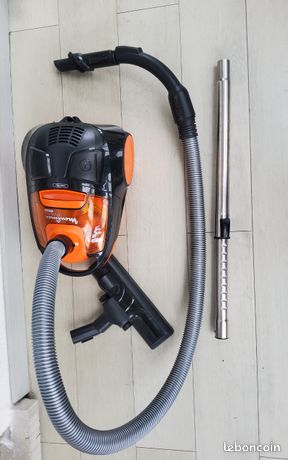Aspirateur sans sac / 40 euros