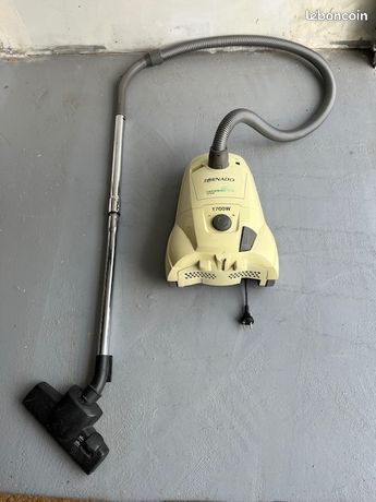 Aspirateur Tornado 1700 W