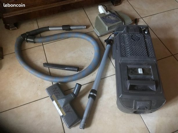 Aspirateur traineau Electrolux D770
