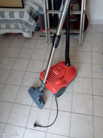 Aspirateur 1600w marche très bien
