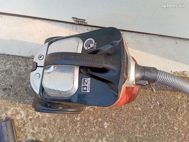 Aspirateur traineau ROWENTA silence cyclonique