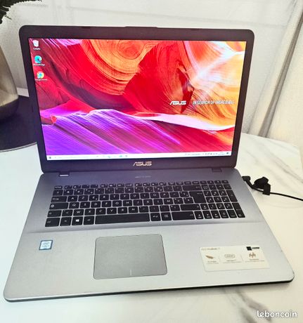 ASUS VivoBook 17