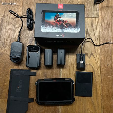 Atomos Ninja V + SSD 1To + cage + 2 batteries + chargeur + boîte d’origine