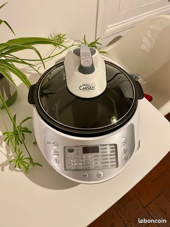 Auto-multi-cuiseur + accessoires quasi neuf