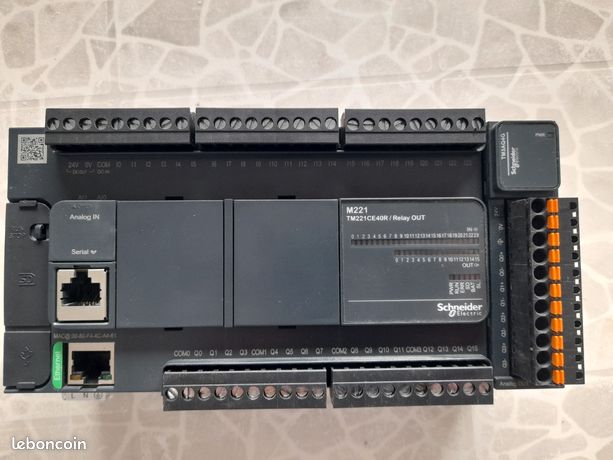 Automate schneider TM221CE40R
