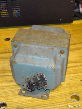 Autotransformateur ou filtre (information manquante) provient d'un appareil audio (numéro 2)
