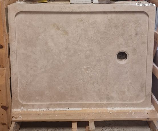 Bac à douche en travertin