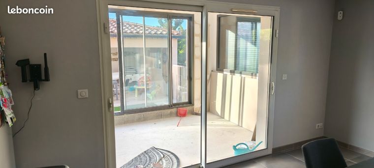 Bai vitrée coulissante avec volet roulant électrique 2m40 2m15