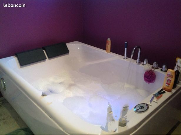 Baignoire balnéo double – jets, radio, luminothérapie – 800 à débattre
