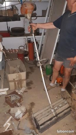 Balai a moteur stihl