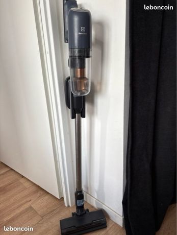 Balai aspirateur lavant