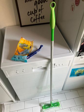 Balais Swiffer + support plumeau