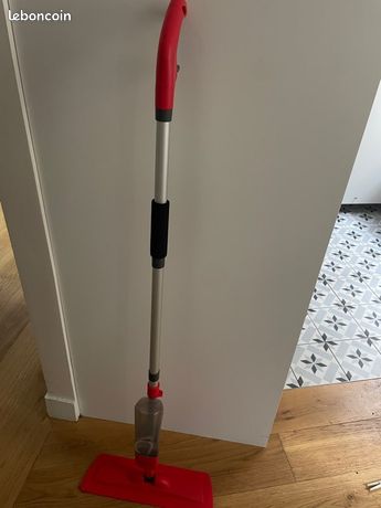 Balais Serpillère spray avec 2 rechanges micro fibre