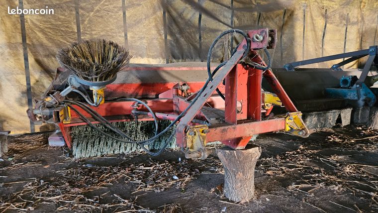 Balayeuse ramasseuse rabaud