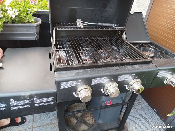 Barbecue a gaz 3 rampes- 1 plaque de cuisson housse de protection a saisir rapidement cause demenagement