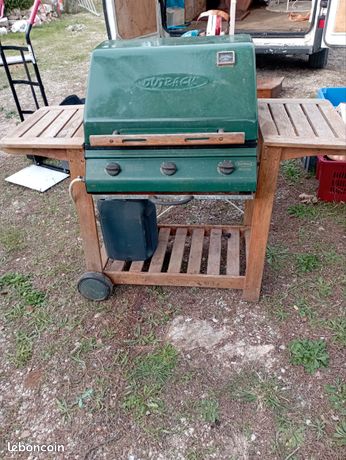 Barbecue à gaz out back