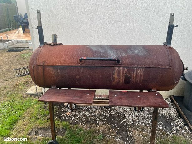 Barbecue à roulettes