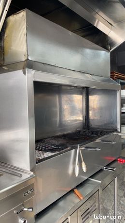 Barbecue Grillade au feu de bois IZGARA