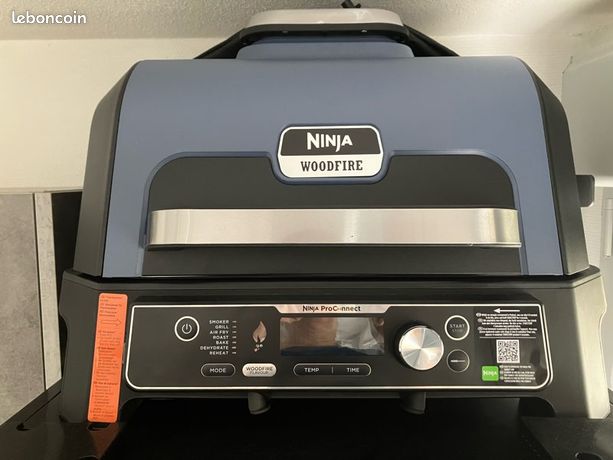 Barbecue Ninja Woodfire avec support pliant