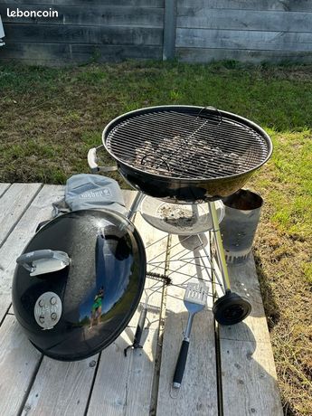 Barbecue Weber 57cm + Allume chargeur Bâche et ustensiles