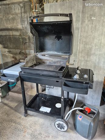 Barbecue WEBER avec desserte