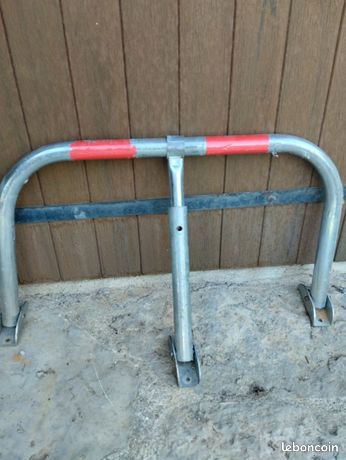 Barrière de parking rabattable