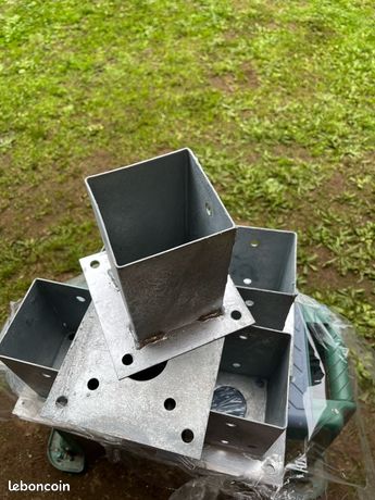 Base de poteau galvanisé