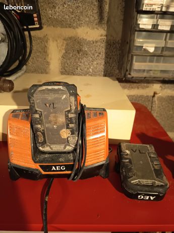 Batteries et chargeur AEG