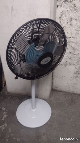 Beau ventilateur bionaire cool double pales sur pied