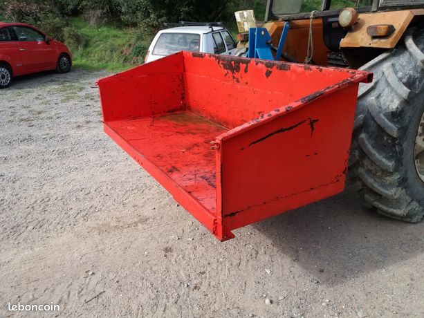 Benne agricole trois points basculante