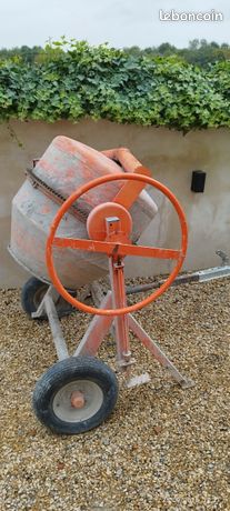 Bétonnière tractable avec attelage