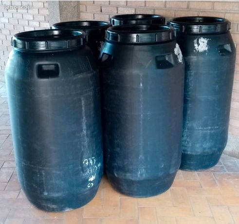 Bidon/Baril/Fut de 270L à vendre