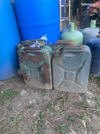 Bidons à essence métal