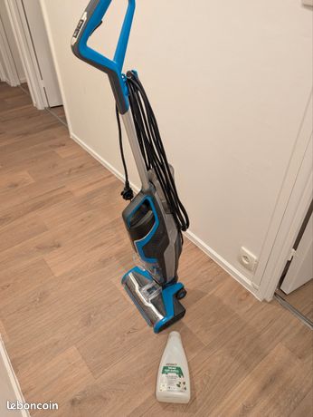 Bissel CrossWave c3 pro aspirateur laveur 3 en1Très bon état avec 1 L de solution de nettoyage multi surface offert. 20euroÀ récupérer sur Élancourt Ps Pas d'emballage
