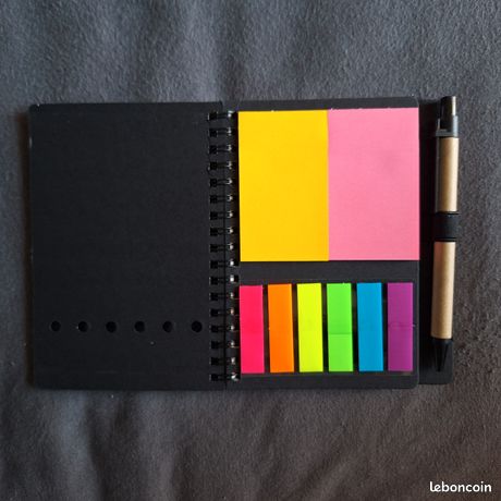 Bloc note avec étiquette et stylo