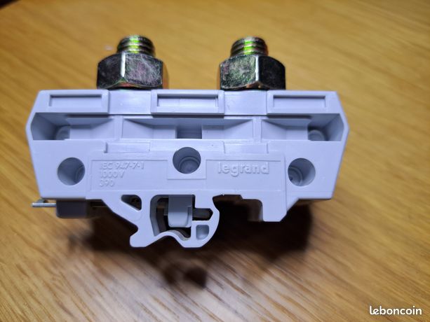 Bloc puissance LEGRAND viking3 39033