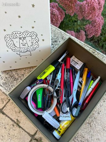 Boîte avec stylos