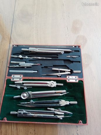 Boîte d'anciens compas
