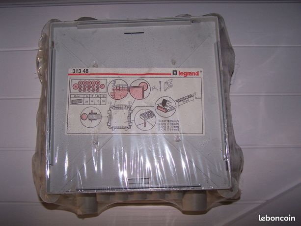 Boîte de dérivation Legrand pour combles 68 entrées 4X17