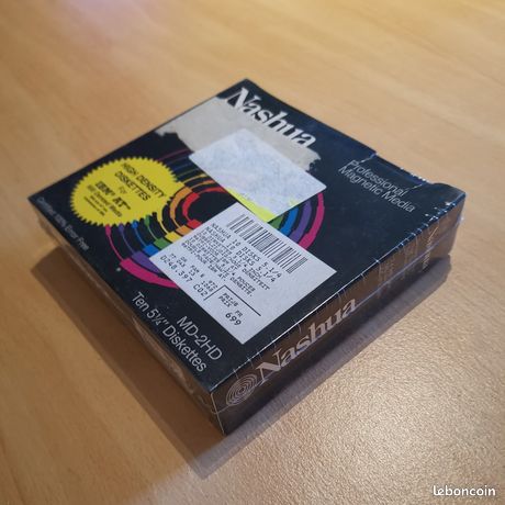 Boîte de disquettes 5 pouces 1/4 525" encore scellée