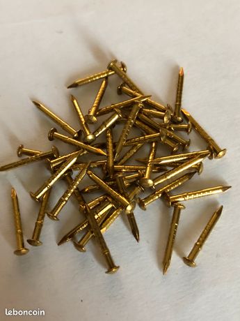 Boite de pointes têtes rondes laiton 12 mm x 13 mm - 950 gr