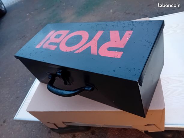 Boîte métal robuste rangement ryobi