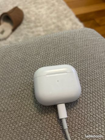 Boîtier AirPods 3 écouteurs HS mais dispo si besoin
