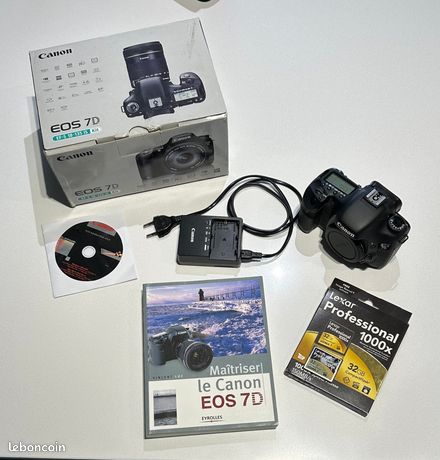 Boitier Canon 7D complet + Manuel utilisation + carte mémoire 32GB